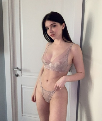 Я молода, соблазнительна и готова подарить тебе незабываемые моменты наслаждения. Живу в Москве и доступна для встреч как в моей уютной квартире, так и в гостинице или у тебя. У меня есть много фантазий, которые мы можем воплотить в жизнь вместе. Я умею создавать неподдельный комфорт и интимность, чтобы ты чувствовал себя в моей компании по-настоящему специальным. Предлагаю различные услуги - от классического секса до экспериментов со страпоном и БДСМ. Мои клиенты говорят, что я умею дарить настоящее удовольствие и они всегда возвращаются ко мне снова. Фото соответствуют реальности. Жду твоего звонка, чтобы сделать нашу встречу незабываемой! 💋 116, 28 лет